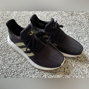 Women's Adidas Swift Run Shoes Sz 7